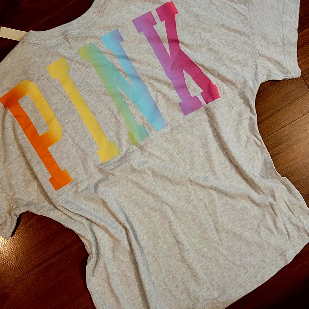 🚫SOLD🚫 VS PINK nwt crew shirt